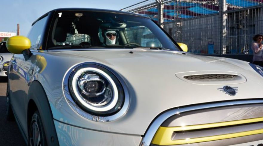 Hands On at the Track With the 2020 Mini Cooper SE Electric