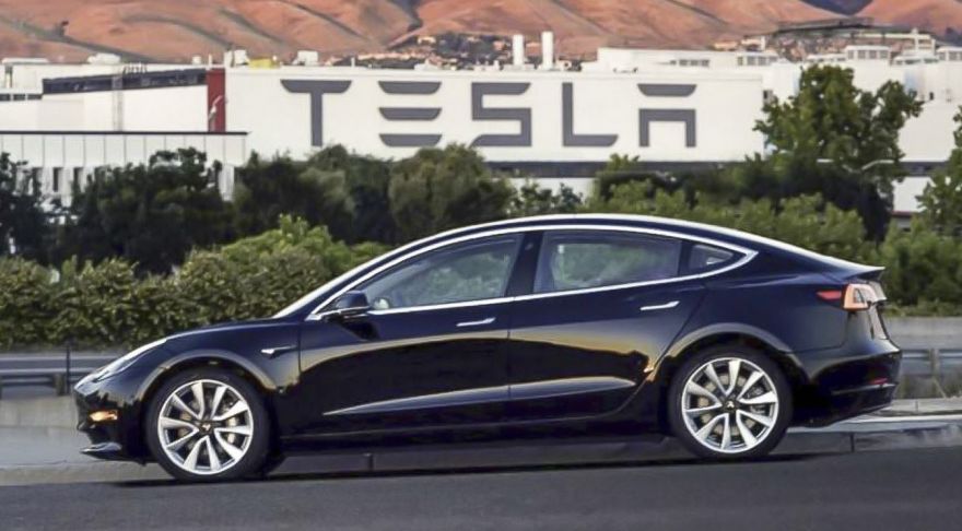 Tesla to Hit 200,000 Sales This Year, Could Limit Model 3 Tax Credits