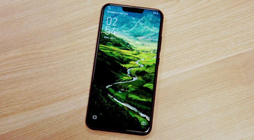 Copying the iPhone X Notch on Android Is Lazy and Stupid