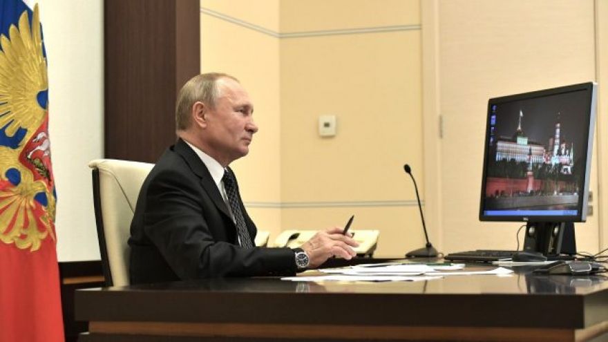 Russian President Vladimir Putin Has Windows XP on His Desktop