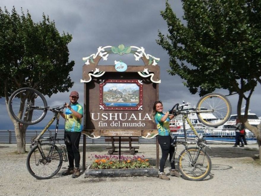 Casal pedala mais de 5 mil km para chegar até o &#039;fim do mundo&#039;