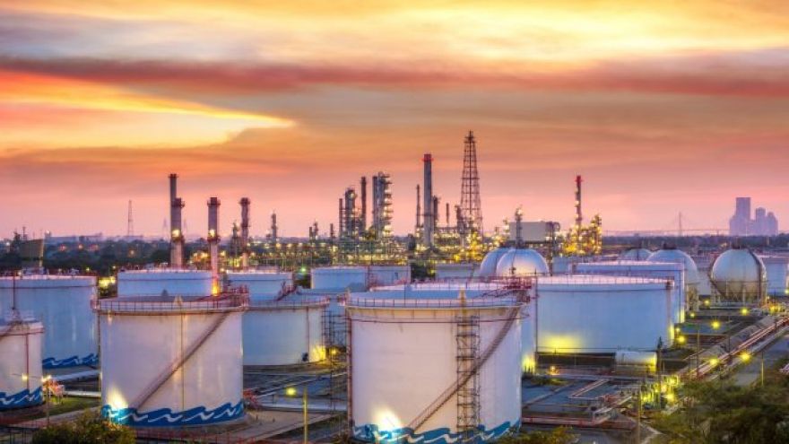 Will Drone Strike, Oil Shortage Fears Move Us Toward EVs, High-MPG Cars?