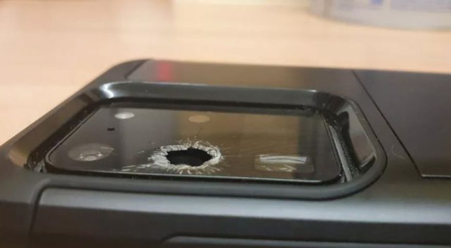 Some Galaxy S20 Ultra Owners Claim Camera Glass Spontaneously Shatters