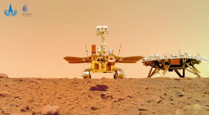 China&rsquo;s Mars Rover Snaps Incredible Selfie While Exploring