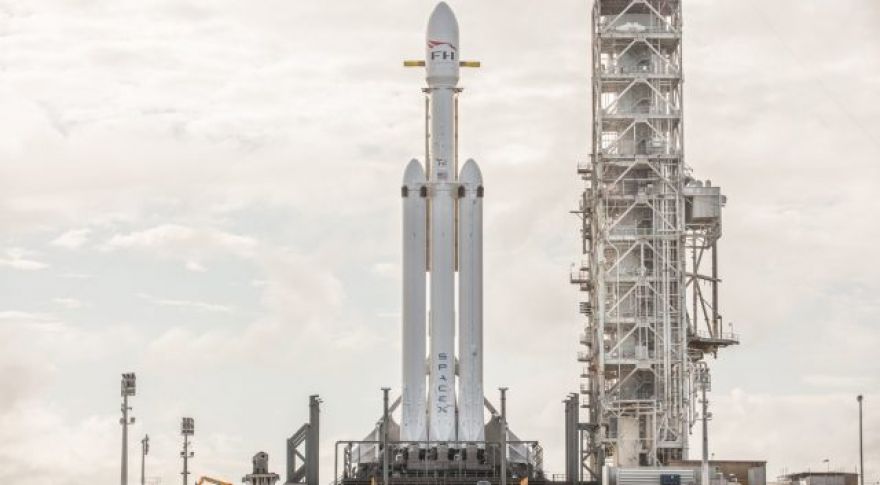 SpaceX to Attempt Triple Booster Landing for Falcon Heavy Launch (WATCH LIVE)