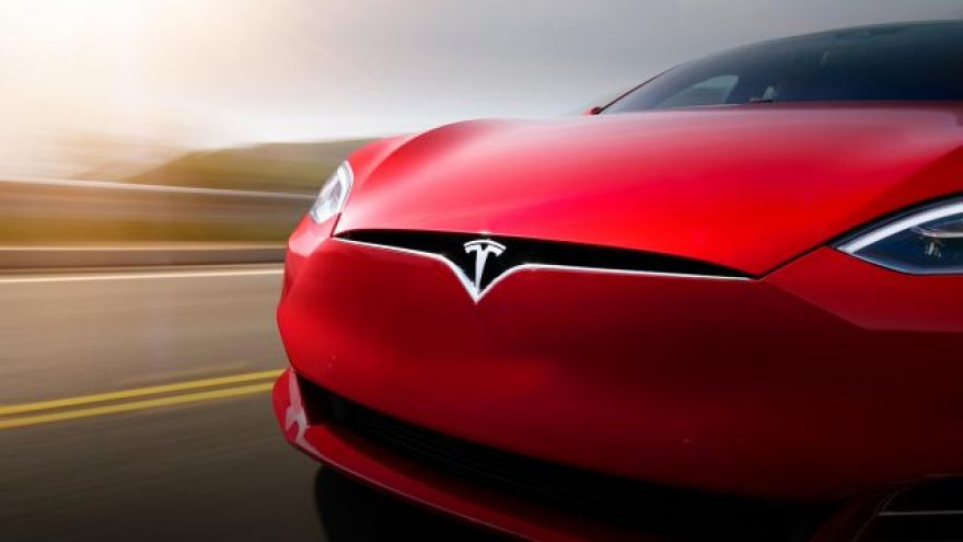 Elon Musk Says &lsquo;Full Self-Driving&rsquo; Will Come to Teslas This Summer