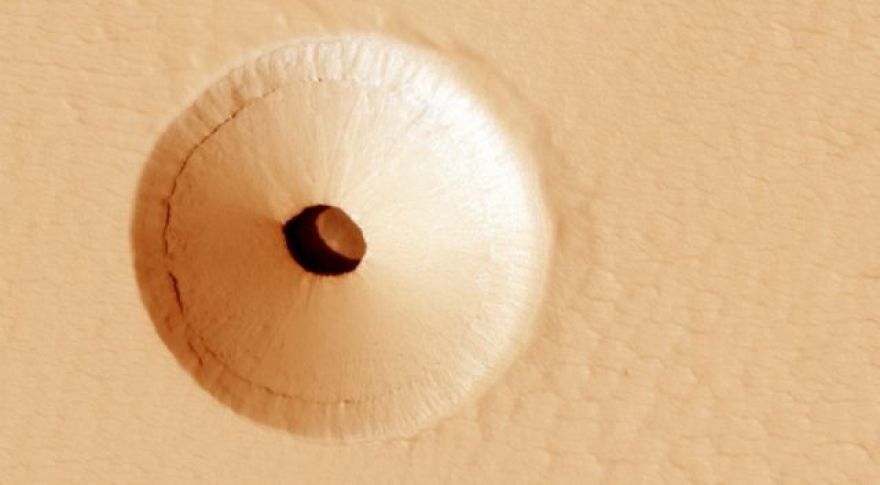 NASA Mars Image Shows Mysterious Hole