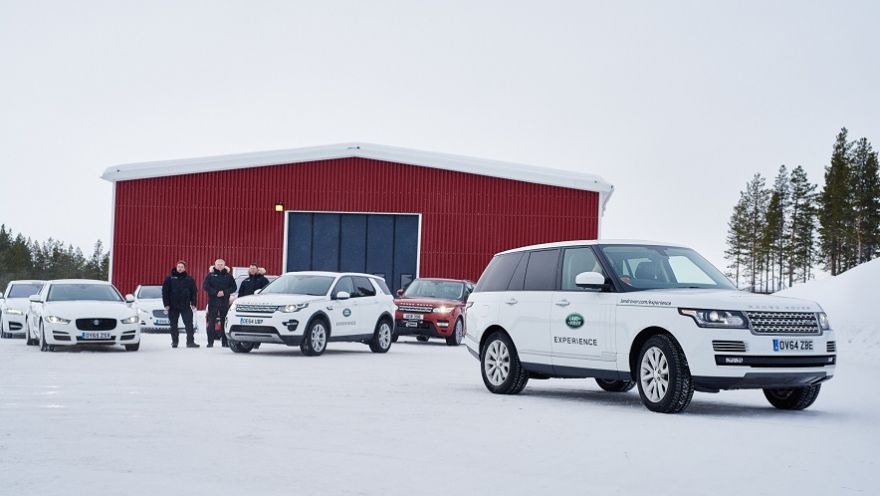 Dirigir no Meio do Círculo Polar Ártico com Jaguar Land Rover