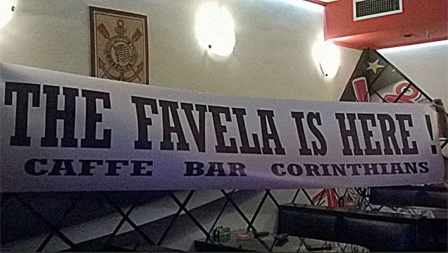 Croata que beijou repórter na Copa abre bar do Corinthians em Zagreb