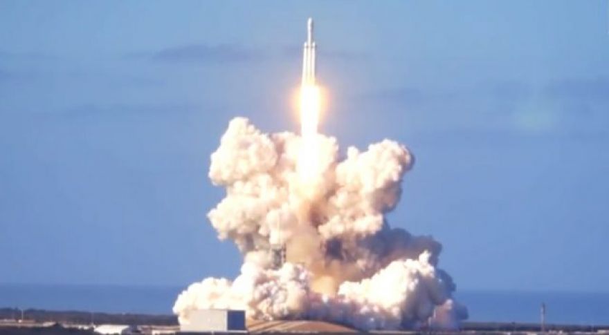 SpaceX Successfully Launches Falcon Heavy Rocket, Sends Car Into Space [Update]