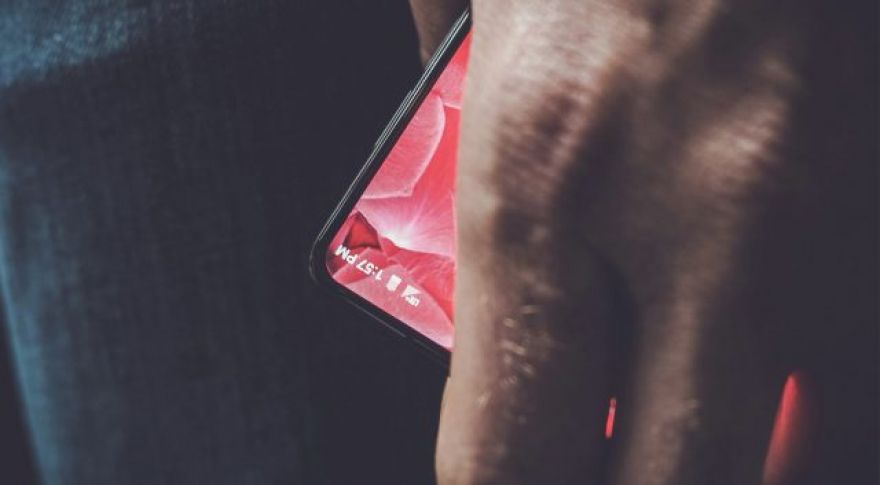 Android founder’s new smartphone teased, lacks corners and bezel