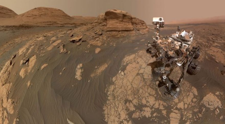 NASA&rsquo;s Curiosity Mars Rover Beams Back Stunning Selfie