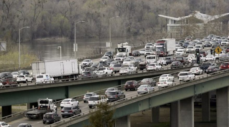 Battle Lines Drawn Over California Auto Air Rules, EVs