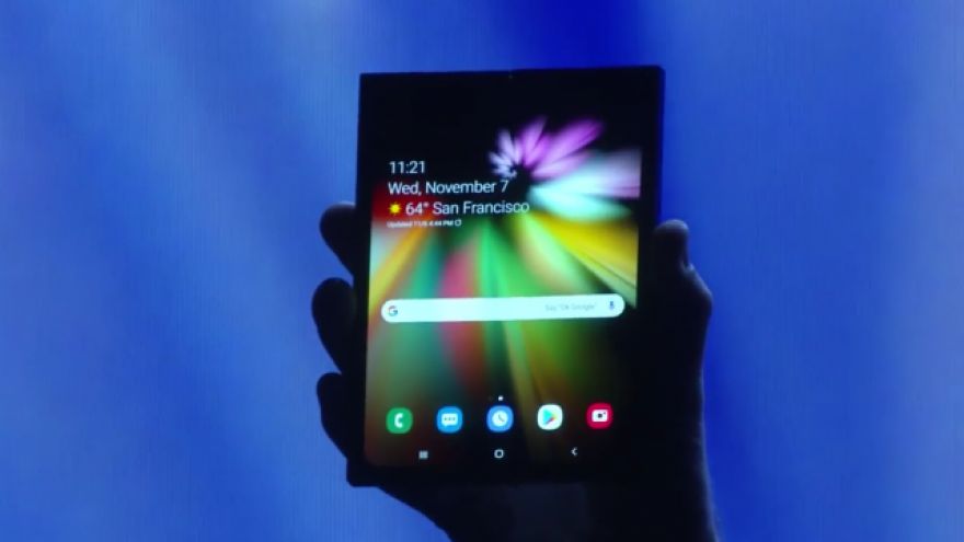 9 Charged With Selling Samsung&rsquo;s Bendable Screen Technology