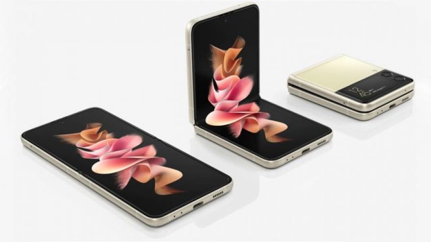 ET Deals: Pre-Order Samsung Galaxy Z Flip 3 and Galaxy Z Fold 3 Now &mdash; 20 Percent Back w/ Amazon Prime Credit Card