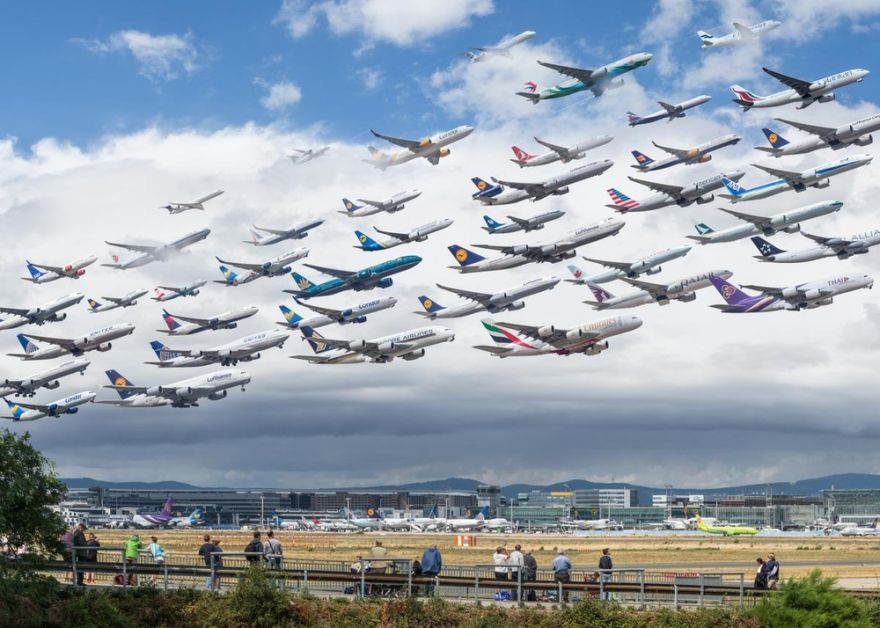 &lsquo;Airportraits&rsquo; series is eight hours of airport traffic in one magnificent image