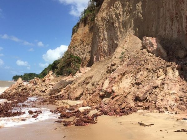 Contenção da barreira do Cabo Branco em João Pessoa é iniciada