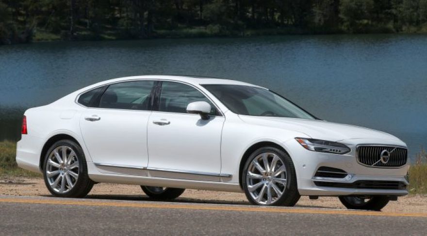 Review: Volvo’s 2018 Lineup Brings Style and 400-hp Hybrid Engines