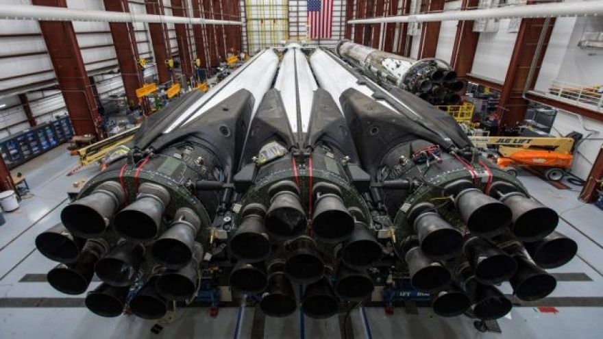 SpaceX Plans First-Ever Commercial Falcon Heavy Launch Tonight