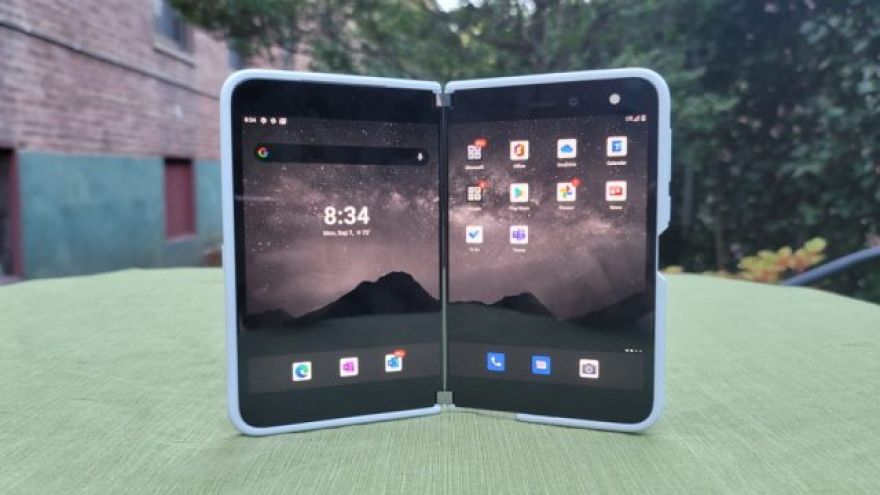 Microsoft Now Testing Dual-Screen Gaming in Xbox Game Pass on Surface Duo