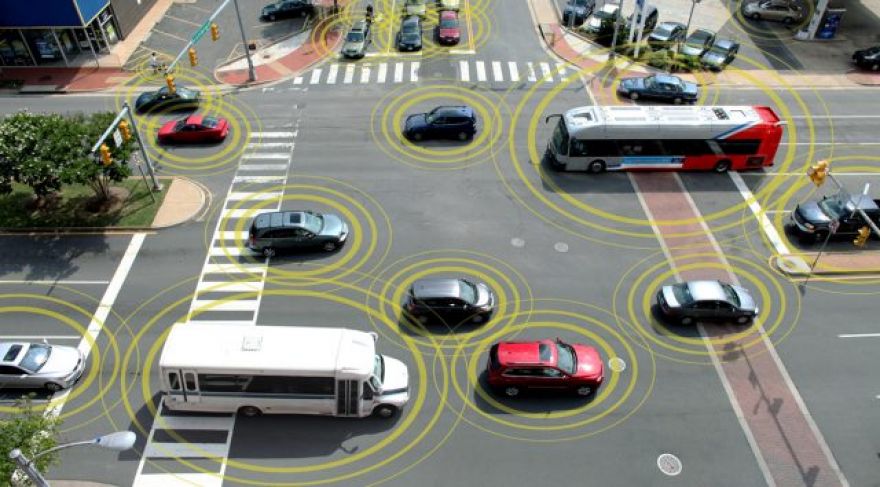 Ford, Qualcomm to Test C-V2X Wireless Safety Signaling