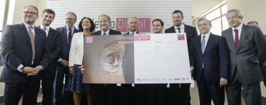Ministros de Hacienda y Trabajo firman inédita  iniciativa público-privado “Talento Digital para Chile”