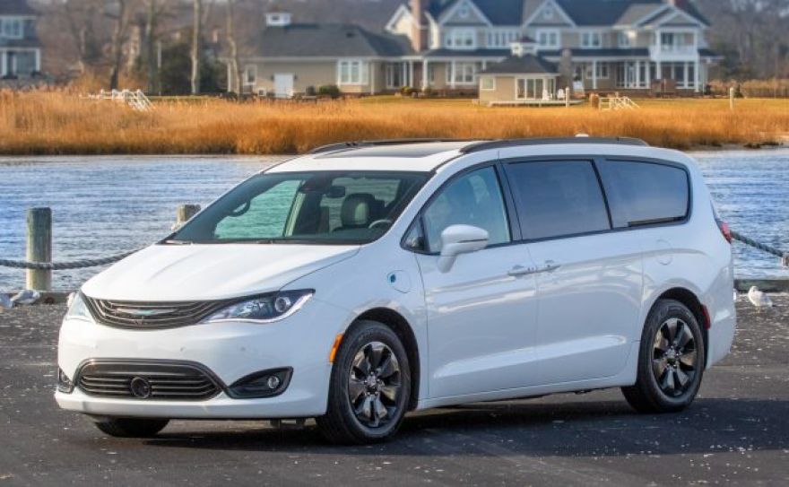 2020 Chrysler Pacifica Review: Swallow Your Pride &ndash; This Beats an SUV