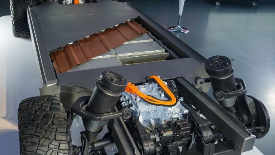 GM Unveils New Lithium-Ion Battery Tech, Vows 400-Mile Cars